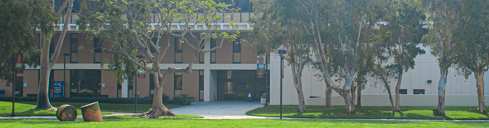 Photo of LaCorte Hall on CSUDH campus